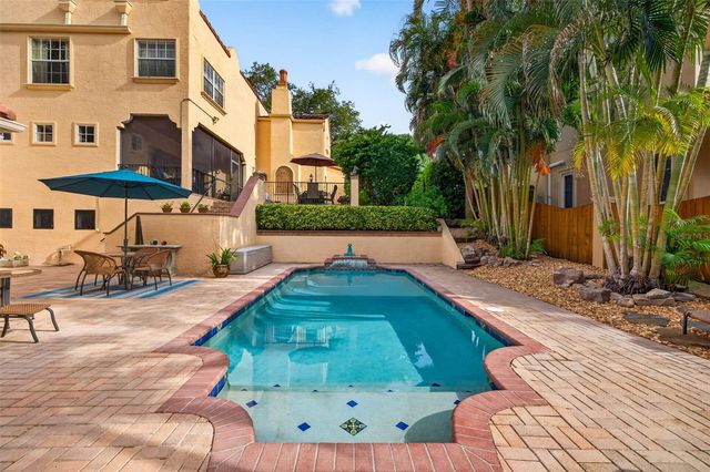 322 ROEBLING ROAD S, Belleair, FL 33756