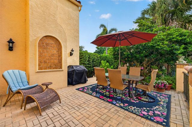 322 ROEBLING ROAD S, Belleair, FL 33756