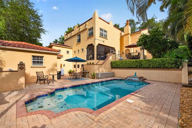 322 ROEBLING ROAD S, Belleair, FL 33756