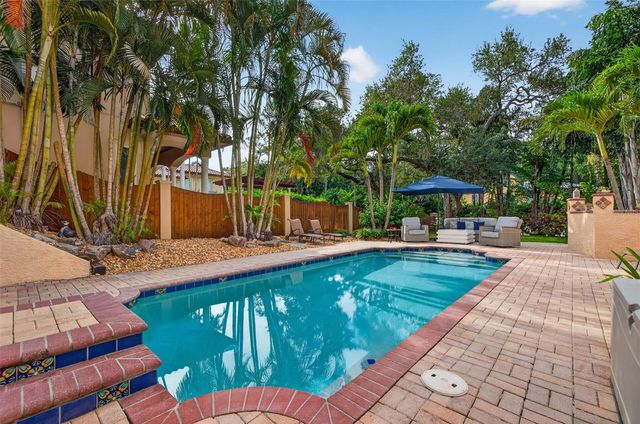 322 ROEBLING ROAD S, Belleair, FL 33756
