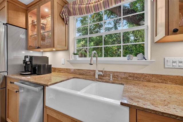 322 ROEBLING ROAD S, Belleair, FL 33756