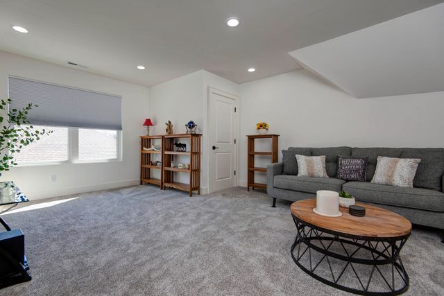 4835 E Silverado Road, Springfield, MO 65802