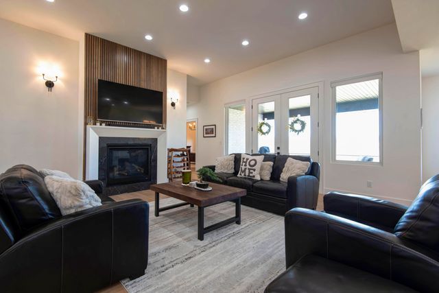 4835 E Silverado Road, Springfield, MO 65802