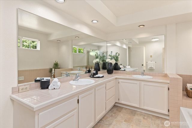 6631 114th Avenue SE, Bellevue, WA 98006