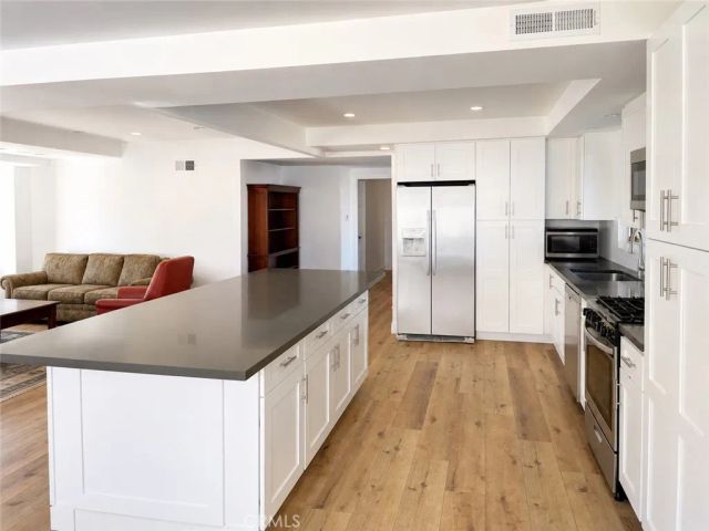 6600 Shoup Avenue, West Hills, CA 91307
