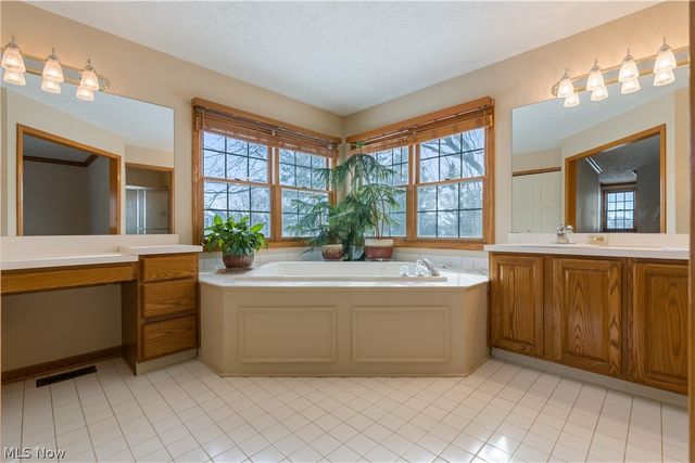 4200 Kingsbury Boulevard, Copley, OH 44321