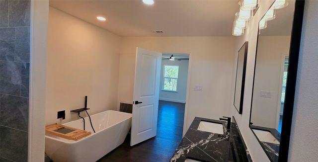 5660 Lone Star Circle, Granbury, TX 76048