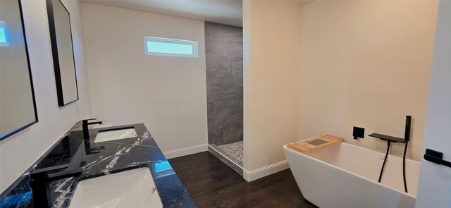 5660 Lone Star Circle, Granbury, TX 76048