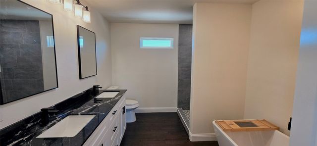 5660 Lone Star Circle, Granbury, TX 76048