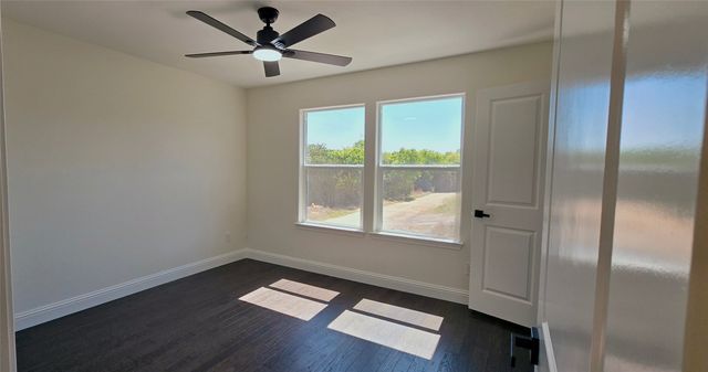 5660 Lone Star Circle, Granbury, TX 76048