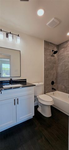 5660 Lone Star Circle, Granbury, TX 76048