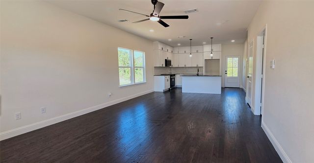 5660 Lone Star Circle, Granbury, TX 76048