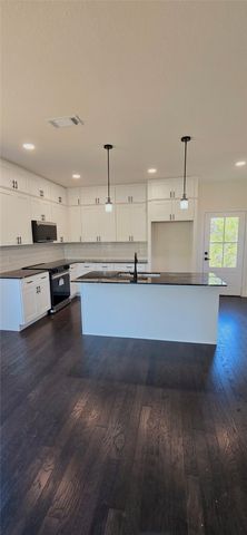 5660 Lone Star Circle, Granbury, TX 76048