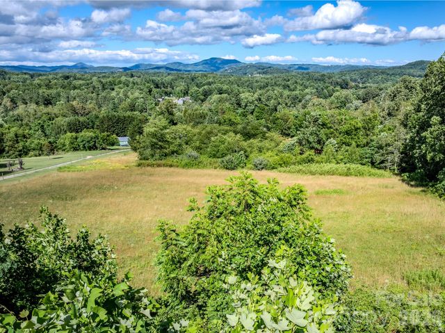 000 Rocky Hill Drive 5 & 7, Hendersonville, NC 28792