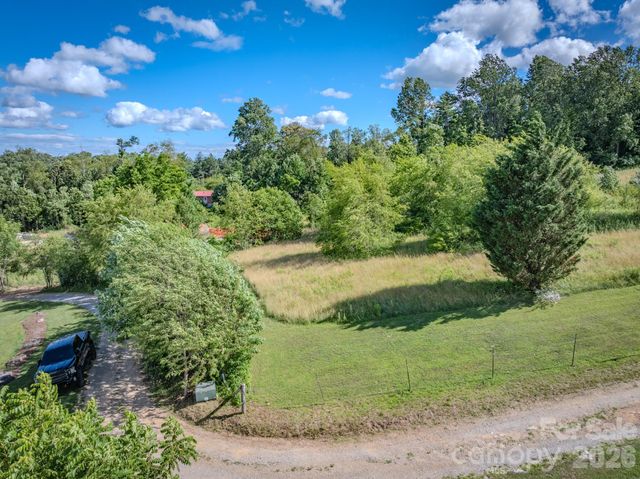 000 Rocky Hill Drive 5 & 7, Hendersonville, NC 28792