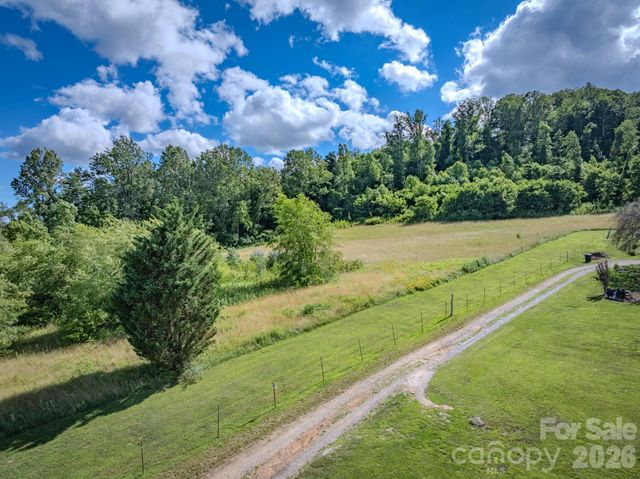 000 Rocky Hill Drive 5 & 7, Hendersonville, NC 28792