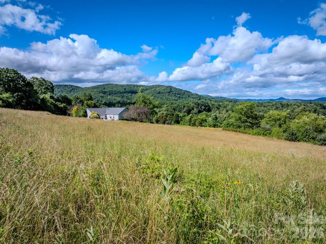 000 Rocky Hill Drive 5 & 7, Hendersonville, NC 28792