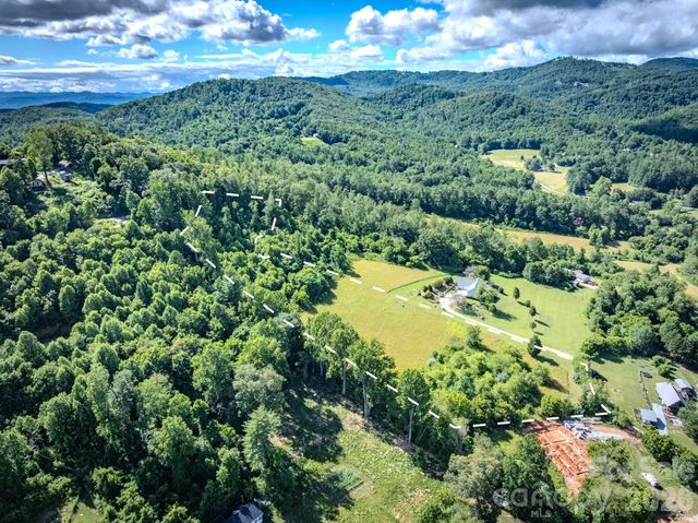 000 Rocky Hill Drive 5 & 7, Hendersonville, NC 28792
