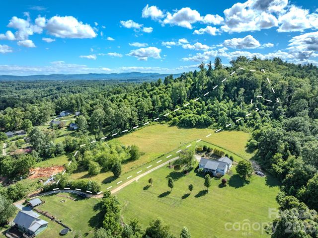000 Rocky Hill Drive 5 & 7, Hendersonville, NC 28792