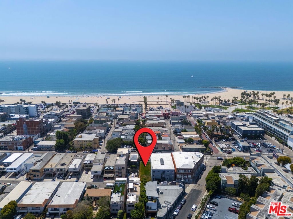 Image 1 of property listing at 1816 Pacific Avenue, Venice, CA 90291