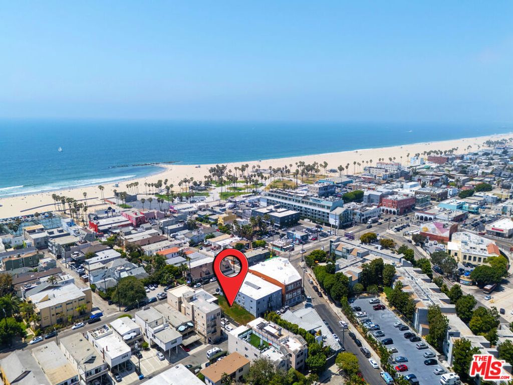 Image 15 of property listing at 1816 Pacific Avenue, Venice, CA 90291