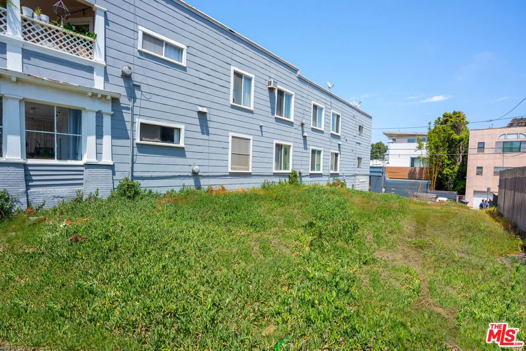 Image 18 of property listing at 1816 Pacific Avenue, Venice, CA 90291