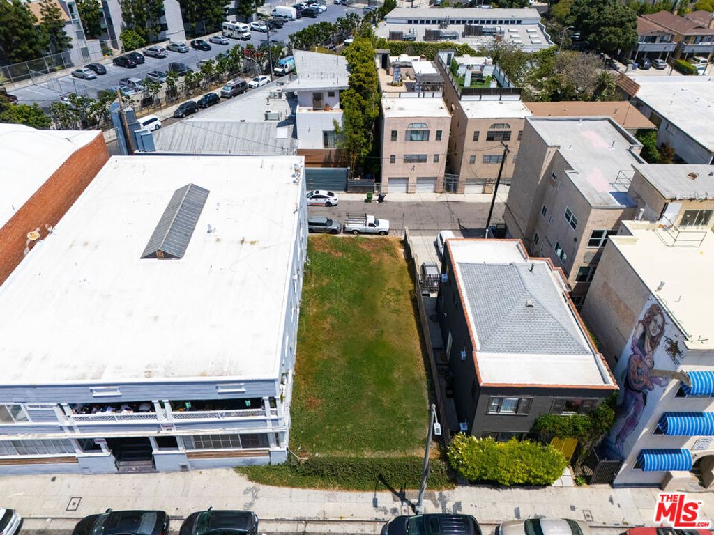 Image 5 of property listing at 1816 Pacific Avenue, Venice, CA 90291