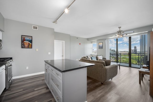 5 E 14th Place 806, Chicago, IL 60605