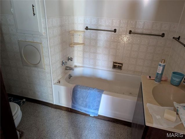 1252 State Street, Alton, IL 62002