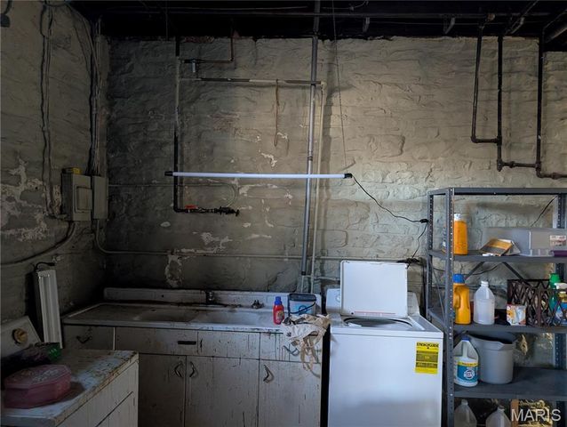 1252 State Street, Alton, IL 62002