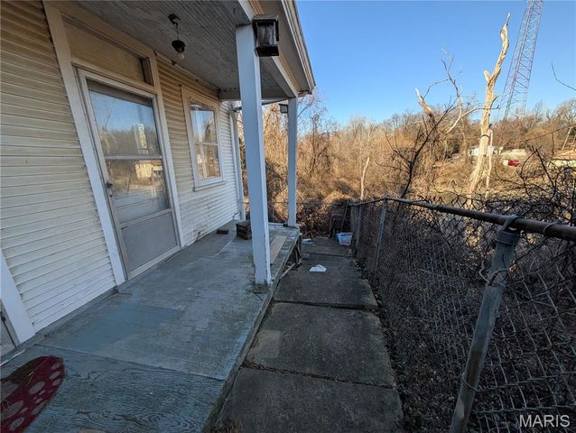 1252 State Street, Alton, IL 62002