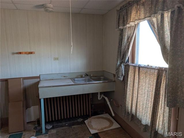 1252 State Street, Alton, IL 62002