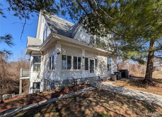 1252 State Street, Alton, IL 62002