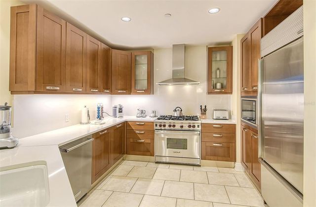 915 SEASIDE DRIVE 312, Weeks 16-17, Sarasota, FL 34242
