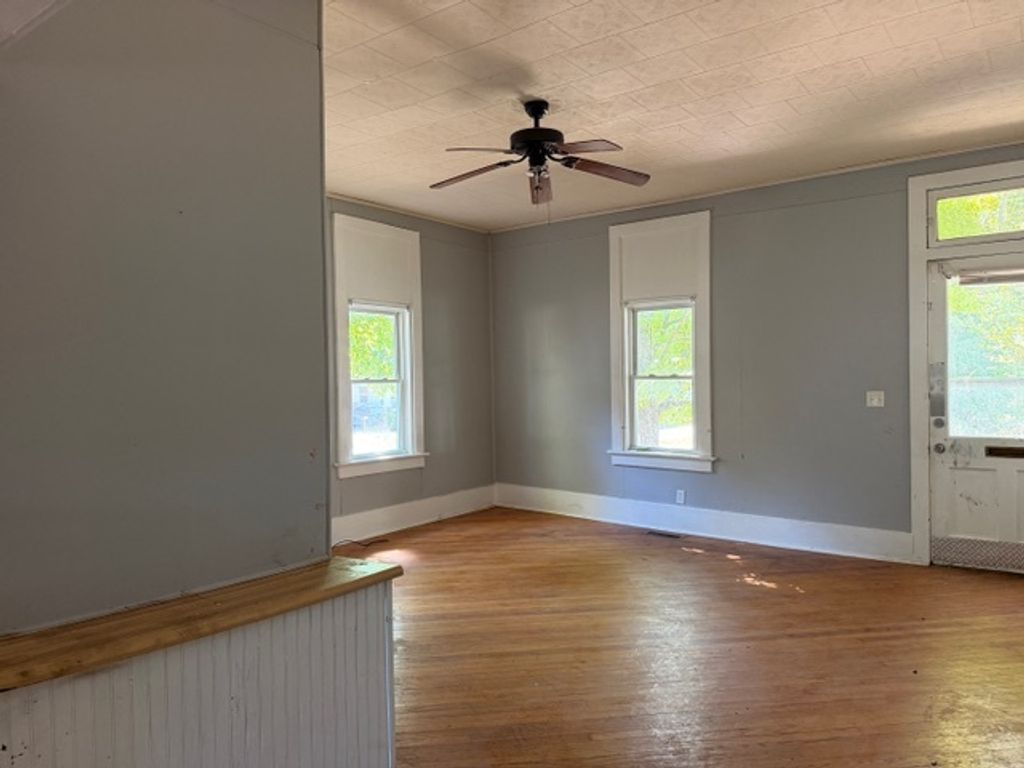 Image 11 of property listing at 718 Harrison Street, Mt Vernon, IL 62864