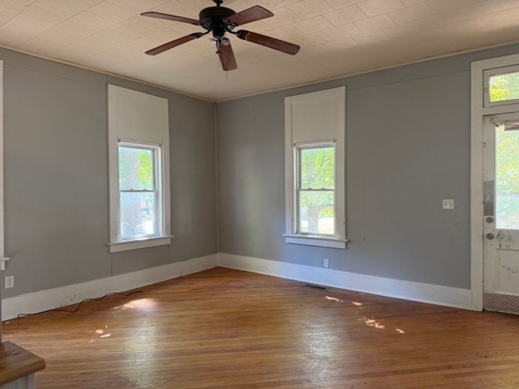 Image 12 of property listing at 718 Harrison Street, Mt Vernon, IL 62864