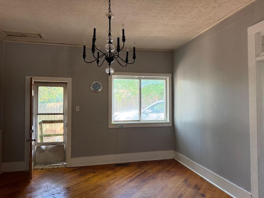 Image 14 of property listing at 718 Harrison Street, Mt Vernon, IL 62864