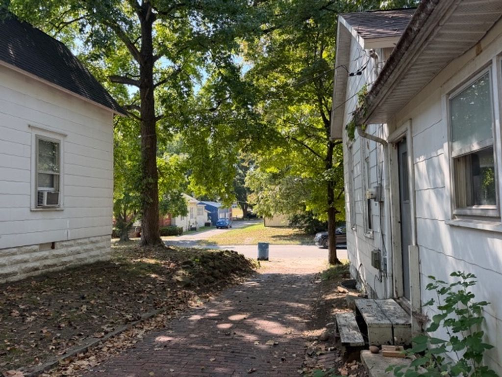 Image 20 of property listing at 718 Harrison Street, Mt Vernon, IL 62864