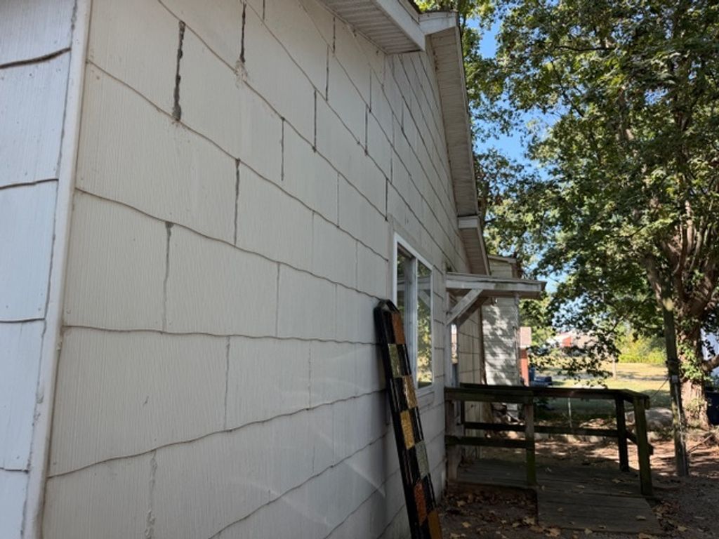 Image 5 of property listing at 718 Harrison Street, Mt Vernon, IL 62864