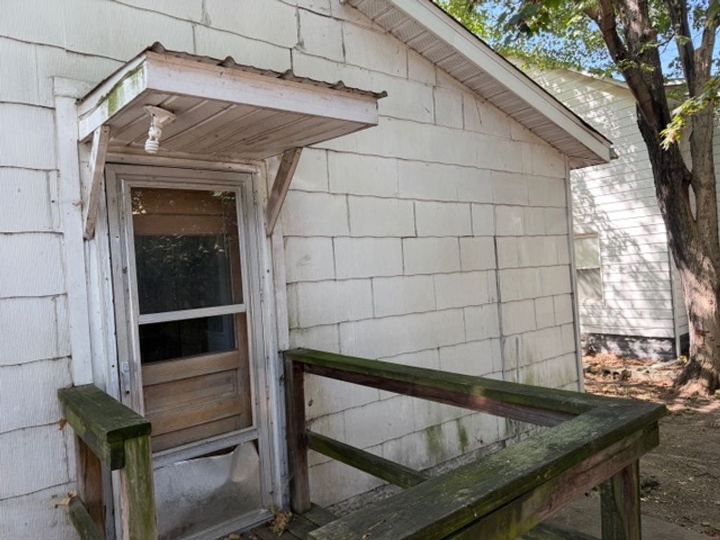Image 6 of property listing at 718 Harrison Street, Mt Vernon, IL 62864