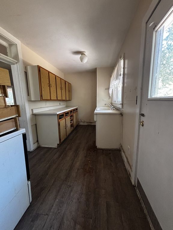 Image 8 of property listing at 718 Harrison Street, Mt Vernon, IL 62864
