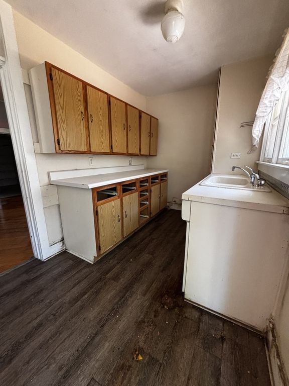 Image 9 of property listing at 718 Harrison Street, Mt Vernon, IL 62864