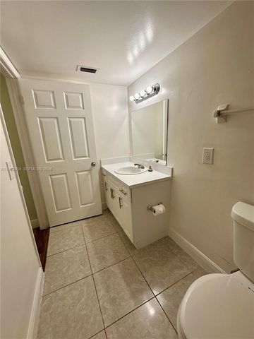 8235 Lake Dr 204, Doral, FL 33166