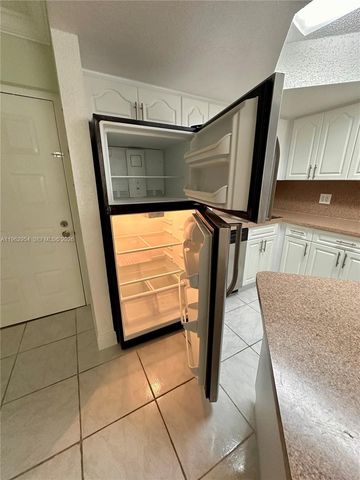 8235 Lake Dr 204, Doral, FL 33166