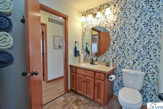 2223 Fairbanks Drive, North Mankato, MN 56003