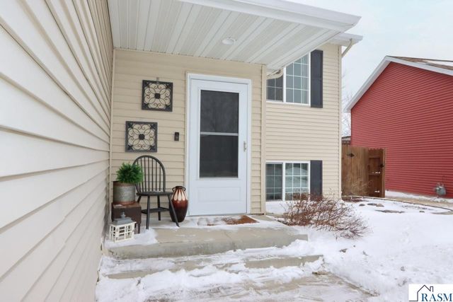 2223 Fairbanks Drive, North Mankato, MN 56003