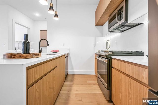 649 38th Street 412, Union City, NJ 07087