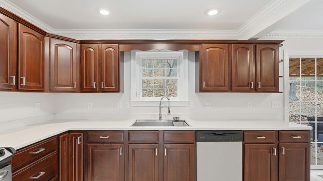 4917 Shoreline Dr, Chattanooga, TN 37416