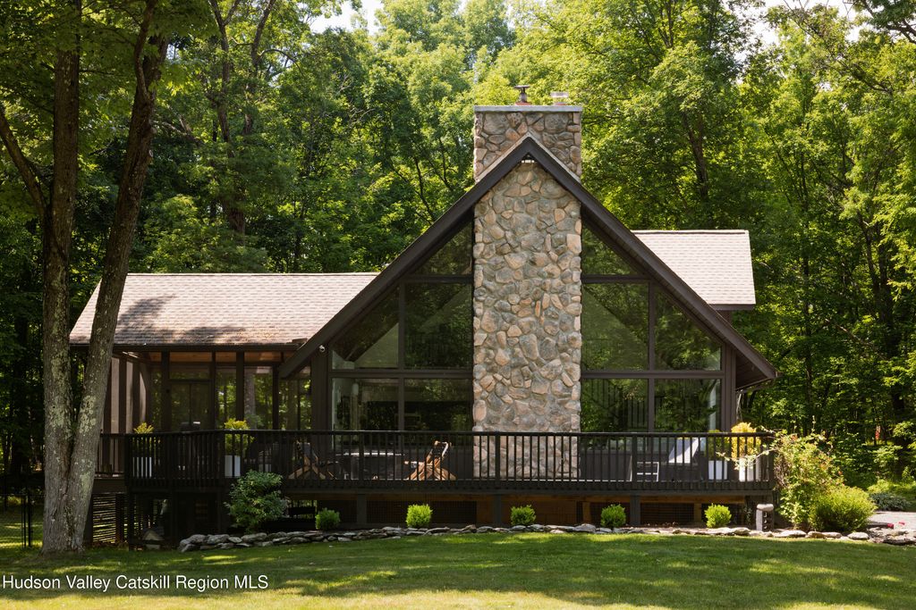 17 Louise Terrace, Rhinebeck, NY 12572