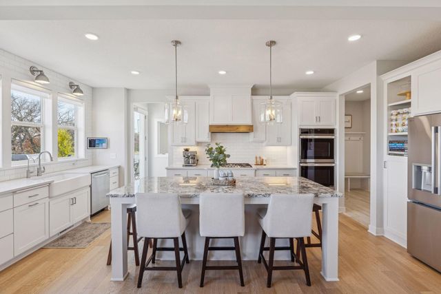 4313 Picket Way, Woodbury, MN 55129